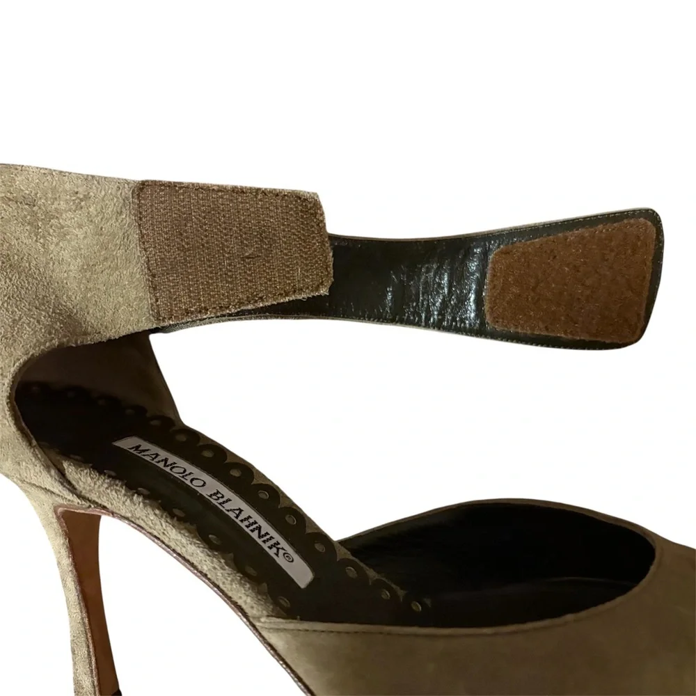 Manolo Blahnik Women's Greige Leather Pointed Toe Ankle Strap Heels 36 Sz 6 - Picture 7 of 9